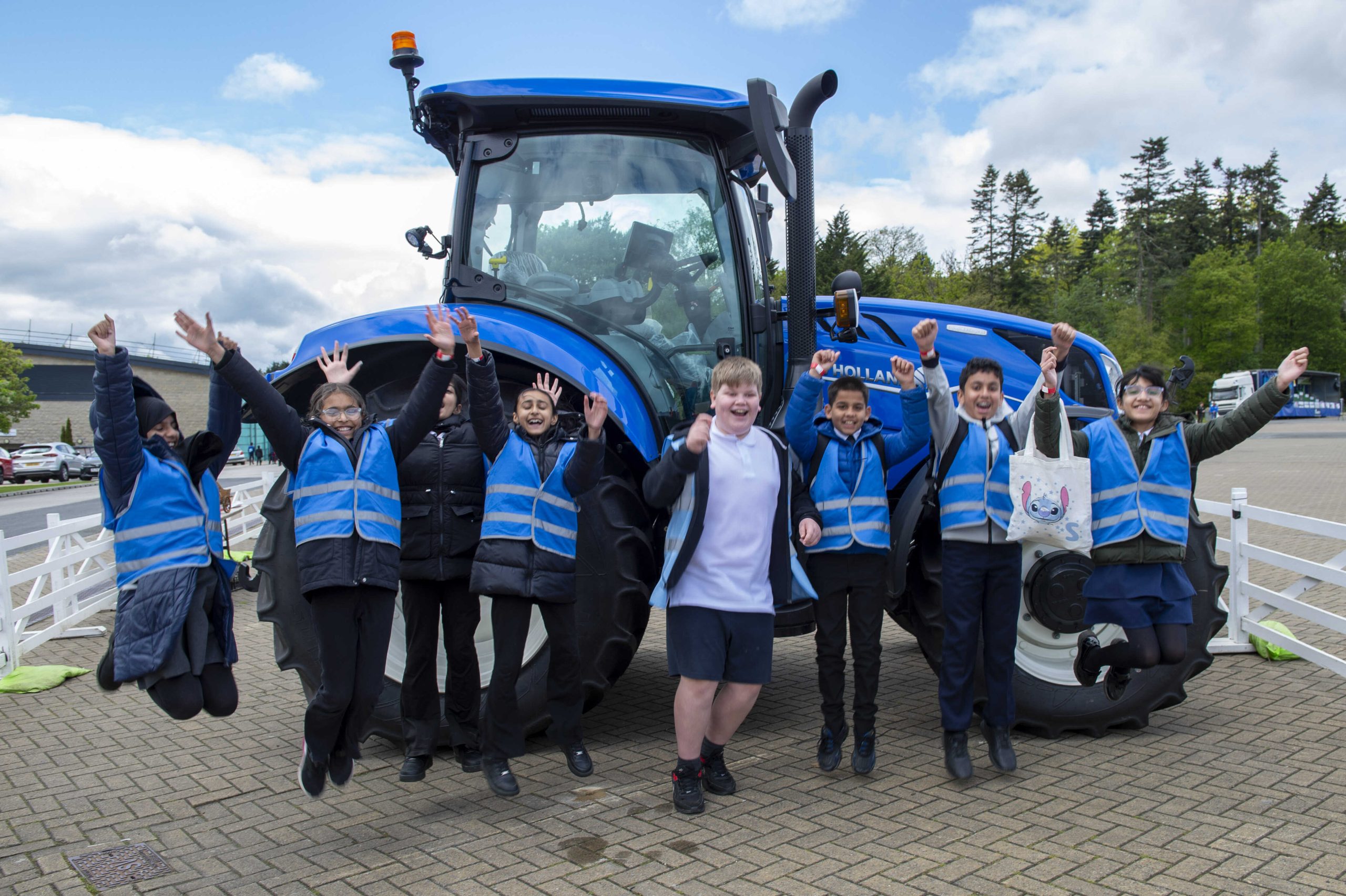 pupils-from-headfield-junior-school-dewsbury-at-countryside-days