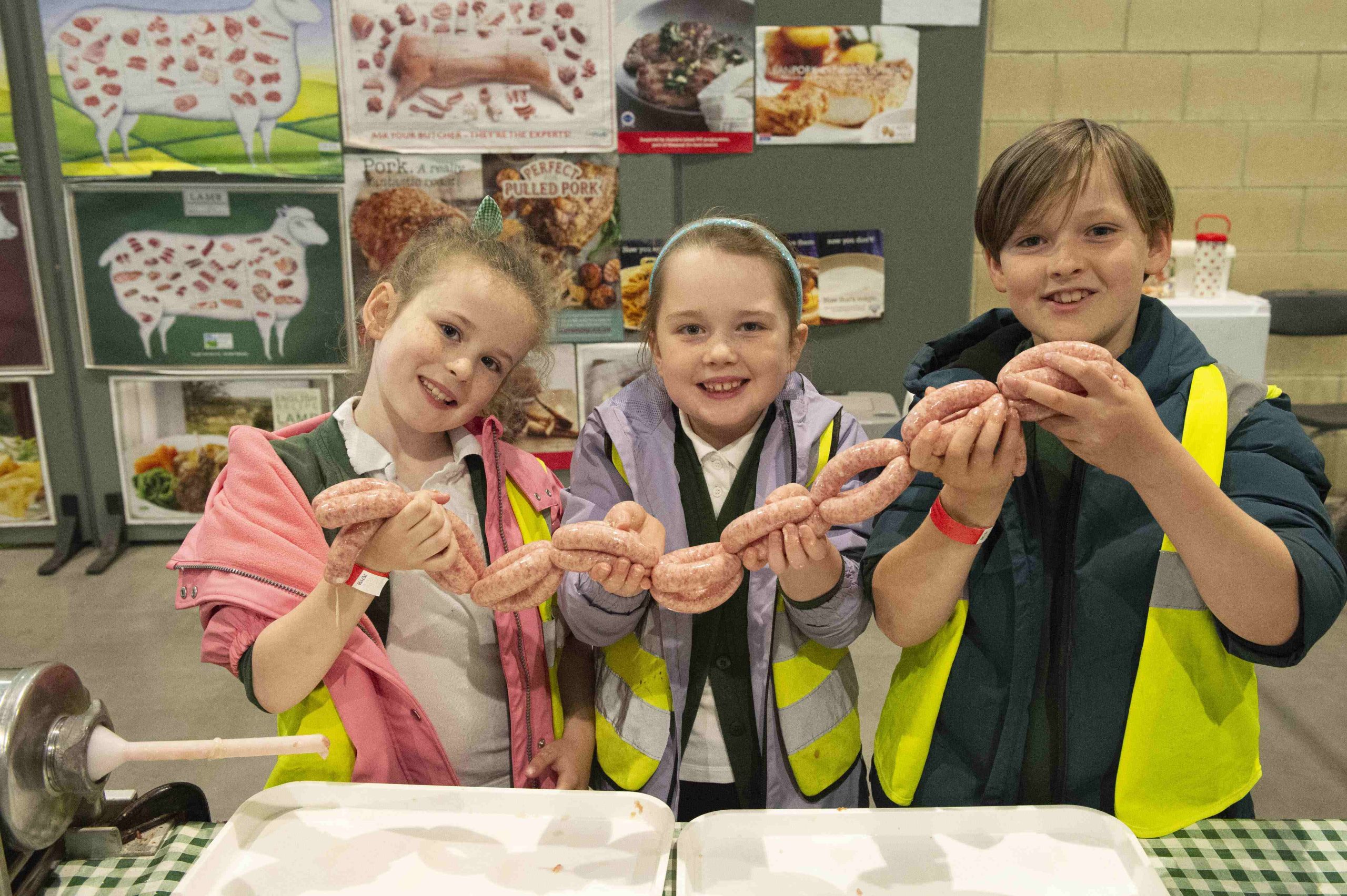 pupils-from-willow-tree-community-school-harrogate-making-sausages-at-countryside-days